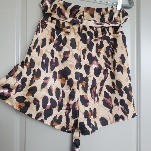 Silky Leopard Print High-Waisted Shorts - Picture 6 of 9